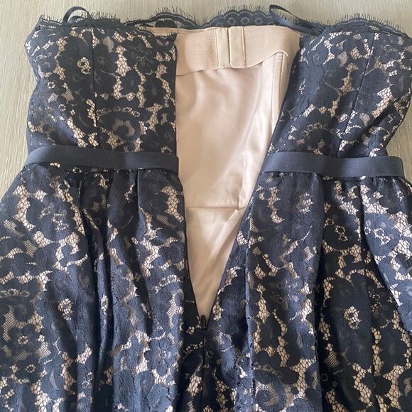 Neiman Marcus Target Robert
Rodriguez Black Lace Strapless Formal
Dress Size 2 - Picture 9 of 12